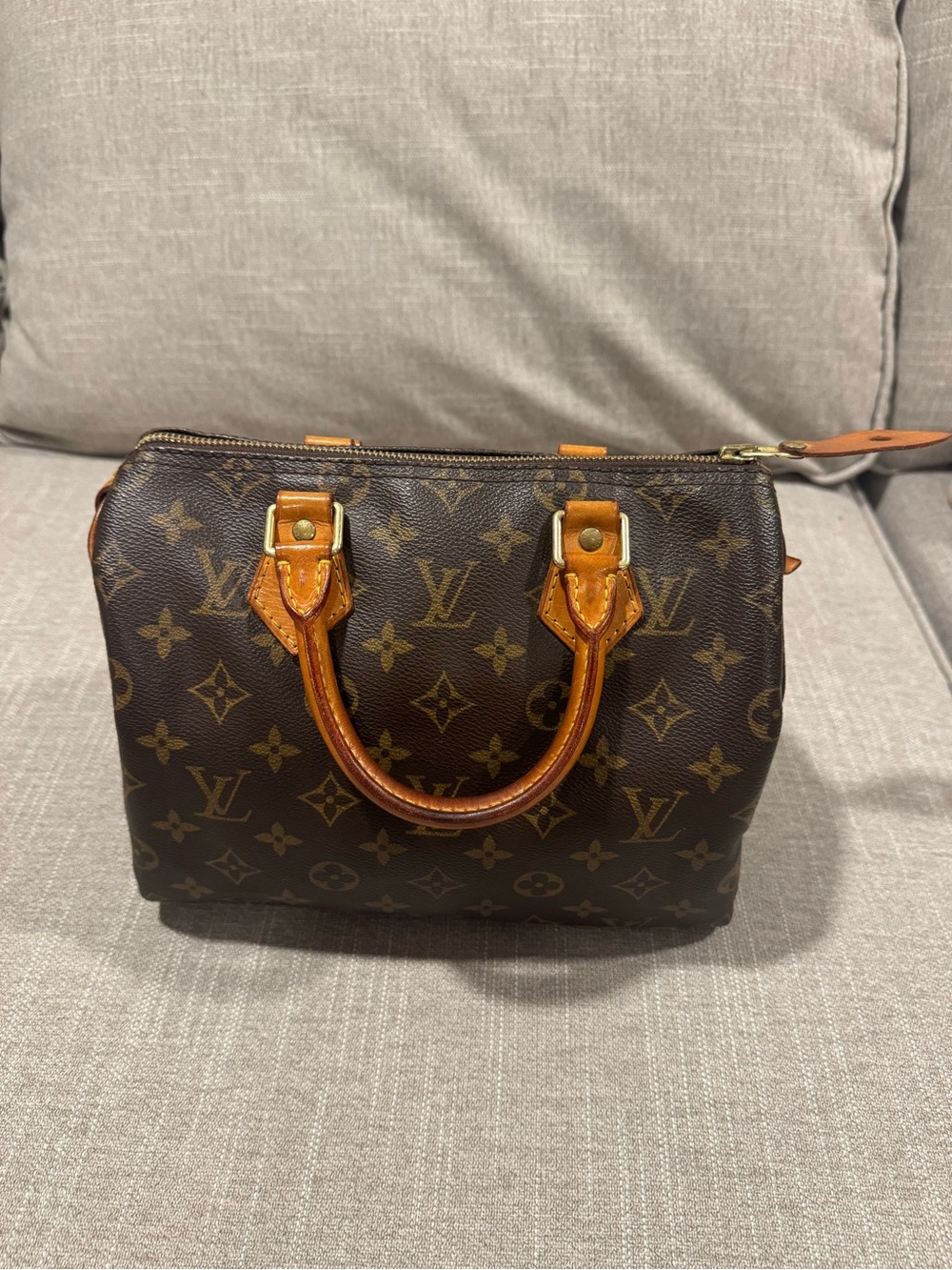 Authentic Louis Vuitton Speedy 25 Monogram w/ COA